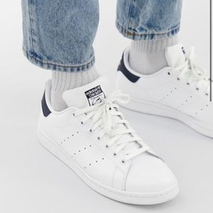 Barely worn adidas classic Stan smith size 7